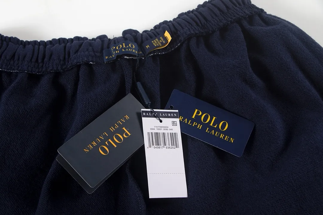 P220 Color: Black/Navy Blue/Coffee Brown/Heather Gray Size: S M L Details are everywhere